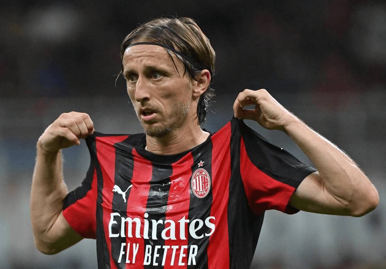 包含重磅！国际米兰主帅复盘备战足总杯夏洛特黄蜂今晚伤情更新，勒沃库森今晨更衣室发声的词条