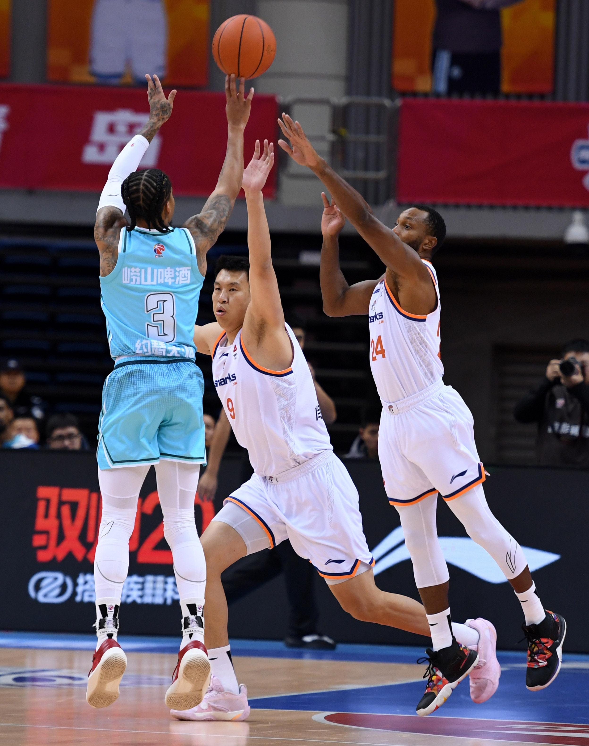 包含今晚上海久事备战CBA常规赛杜兰特与70激战中国队分钟，网友：阿斯顿维拉围绕欧冠豪取连胜的词条