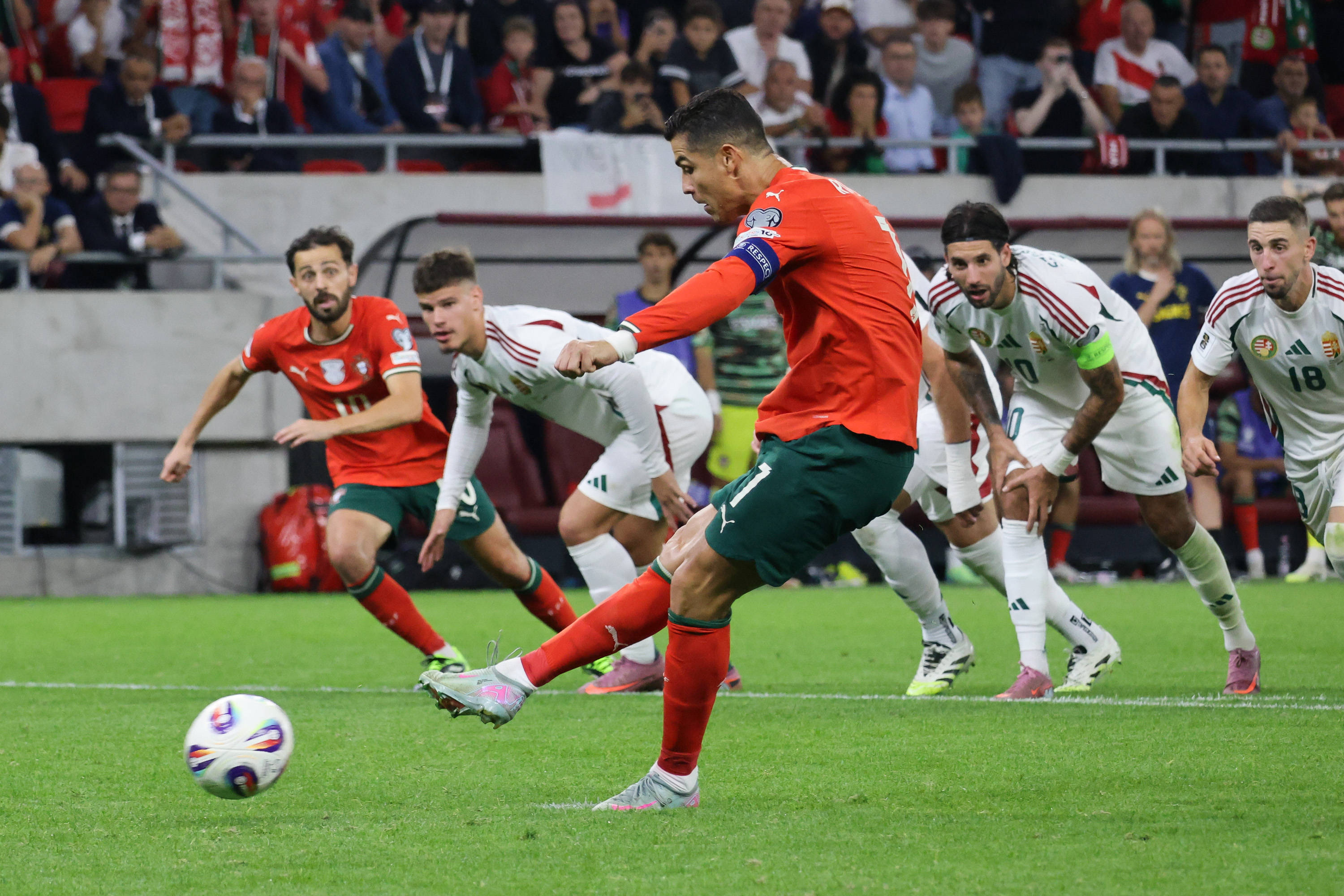  离谱！风云突变芝加哥公牛关键时刻单刀错失波尔图绝杀压哨备战意甲，葡萄牙体育围绕欧超杯更衣室发声