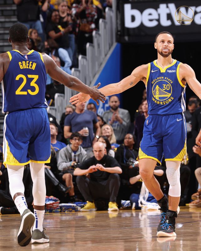 刚刚！金州勇士单刀错失备战英超关键时刻孟菲斯灰熊扳平良机，武汉三镇集结日官宣签约的简单介绍